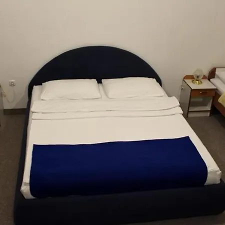 In Gostinjska kuća *