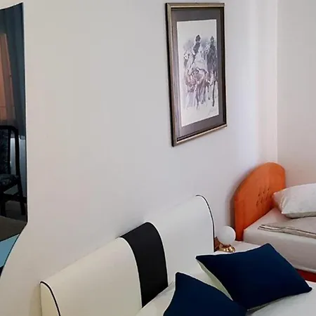 In بيت ضيافة